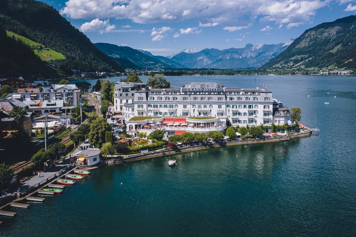 Blick auf zell am see das grand hotel am Pöchtlhof in Leogang