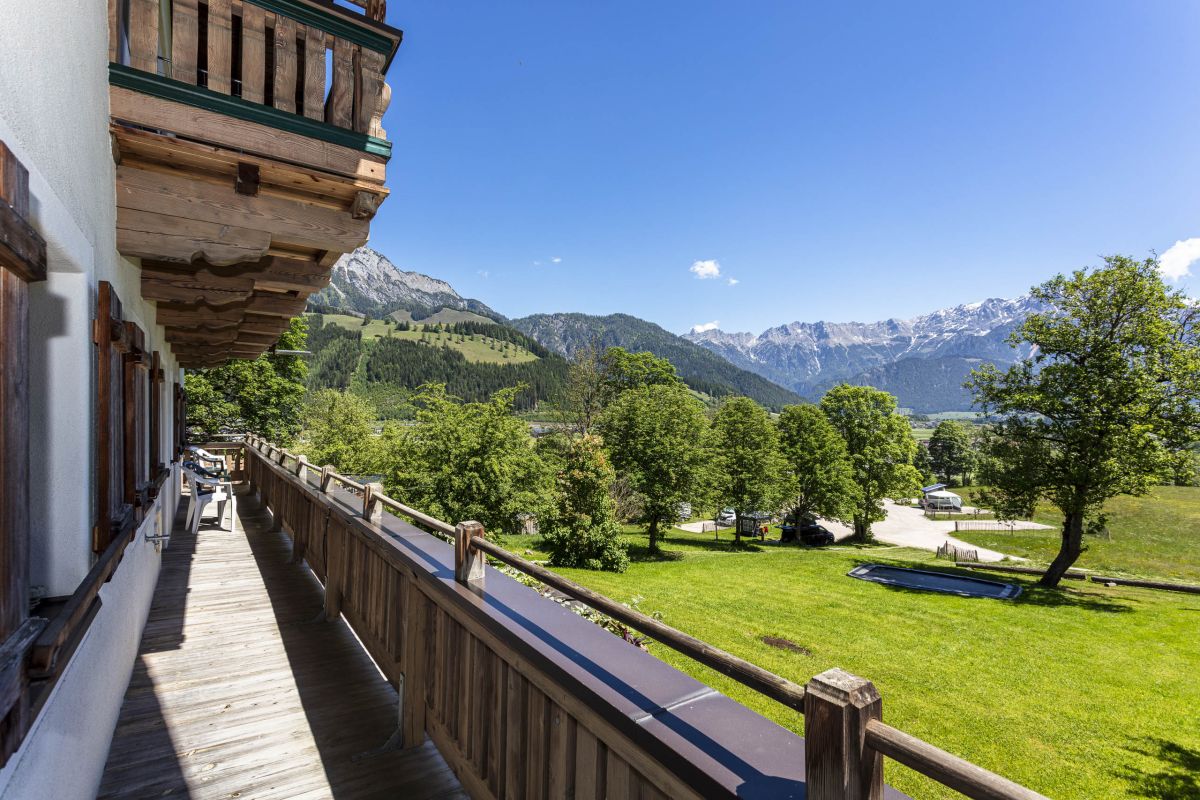 Balkon baumkronen Steinernes Meer Ferienwohnung am Pöchtlhof in Leogang